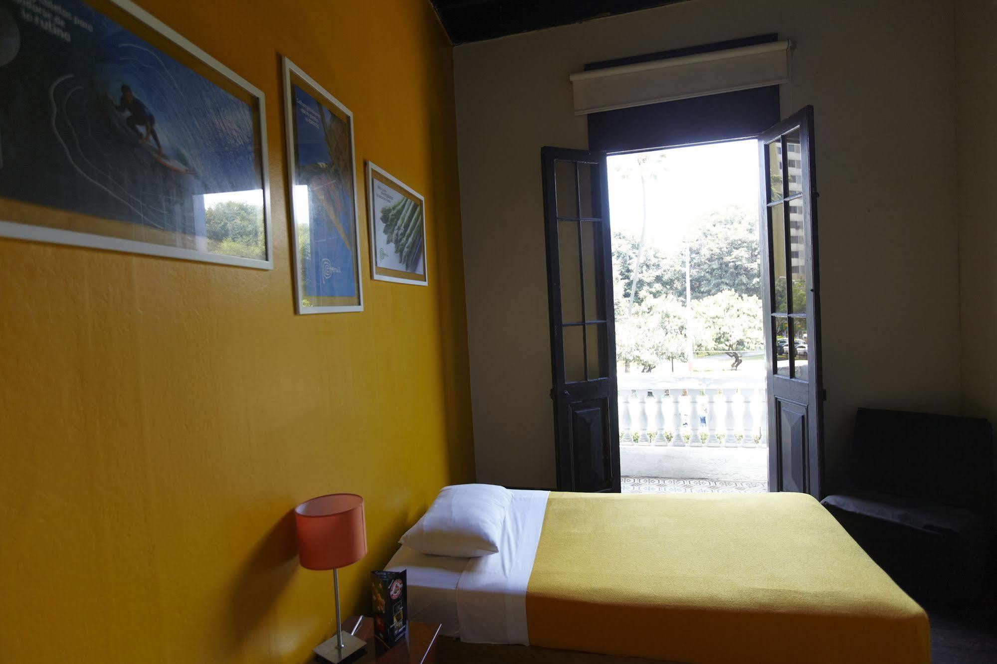 Flying Dog Lima B&B ภายนอก รูปภาพ